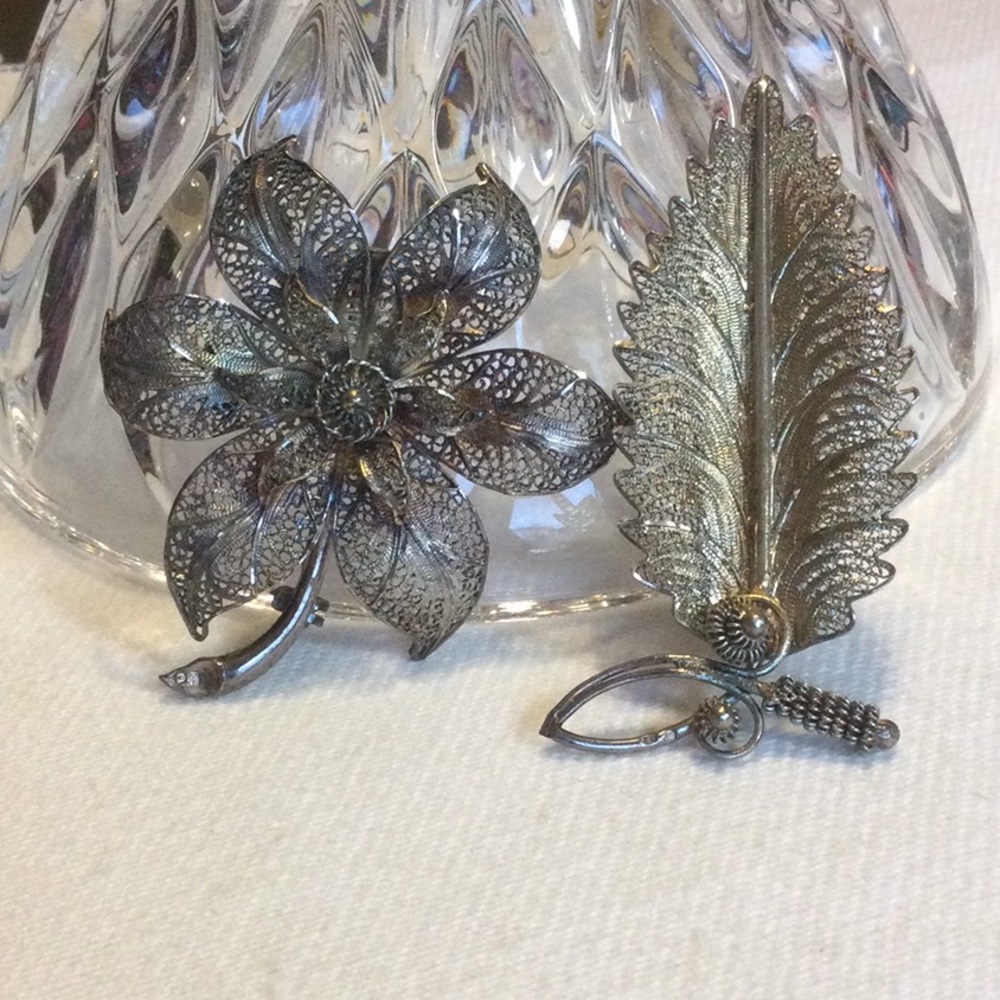 ‼️Price for 1- Only‼️Vintage Topazio Portugal Filigree Leaf Brooches